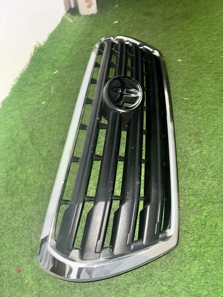Toyota land cruiser 2012 GXR front  - 1