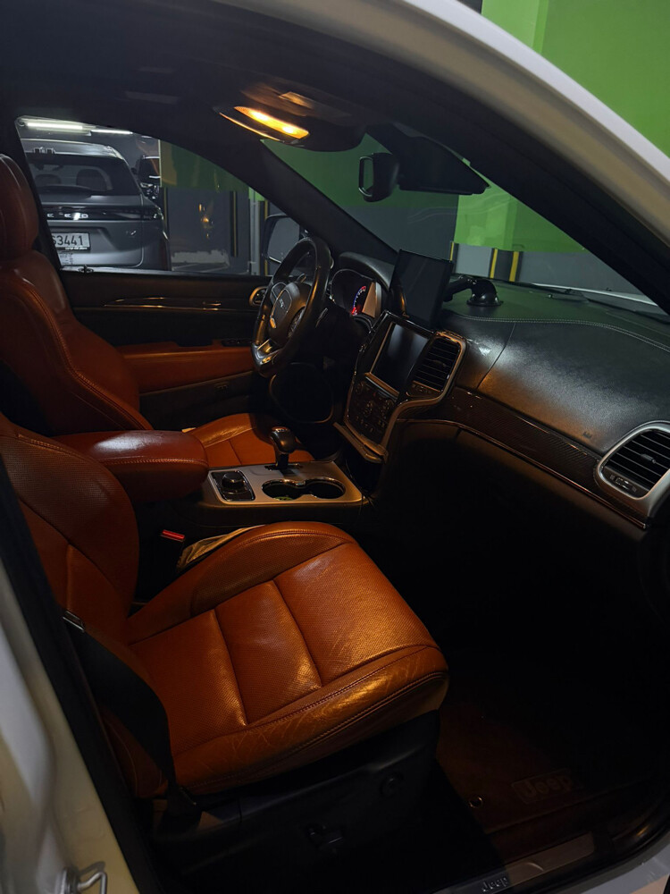 2015 Jeep SRT - 5