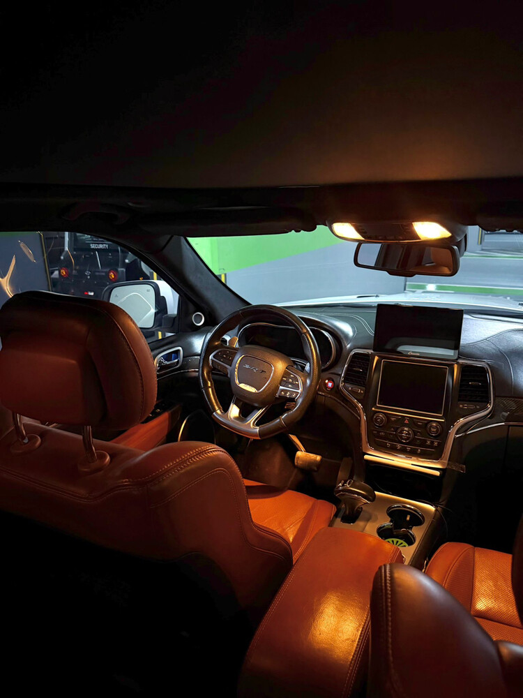 2015 Jeep SRT - 7