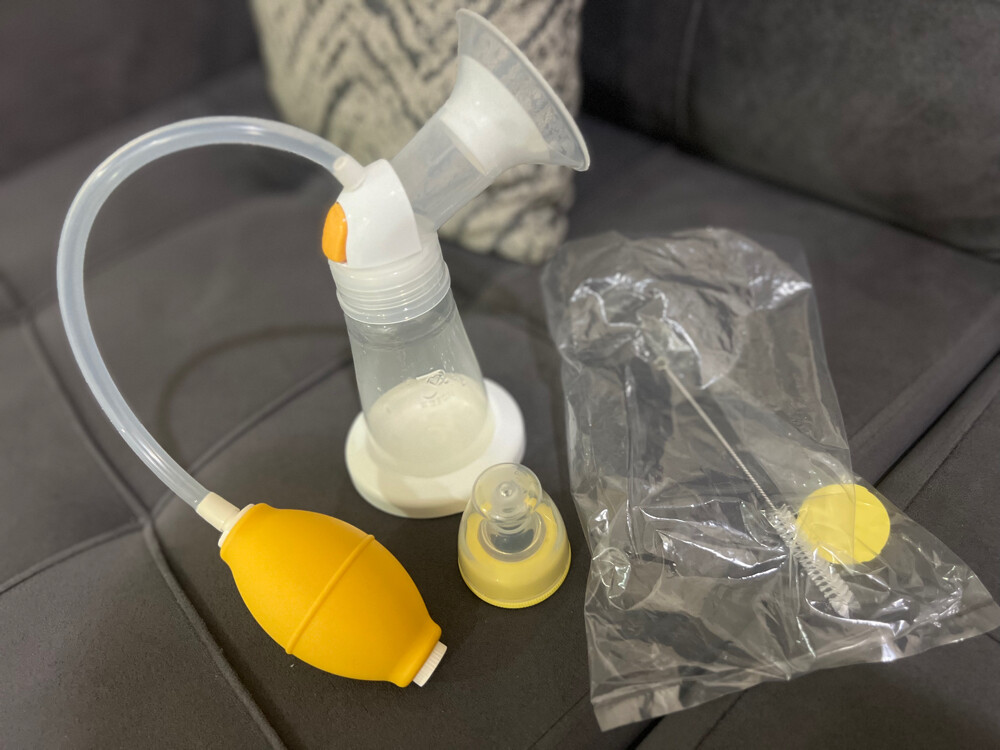 Pigeon Manual Breast pump  - 1