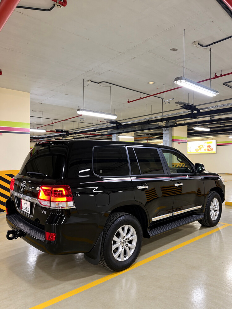 GXR 2018 V8 black colour - 2