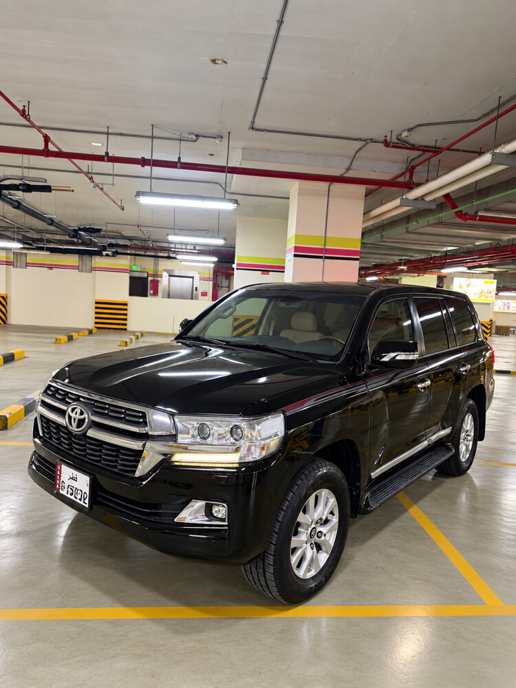 GXR 2018 V8 black colour - 4