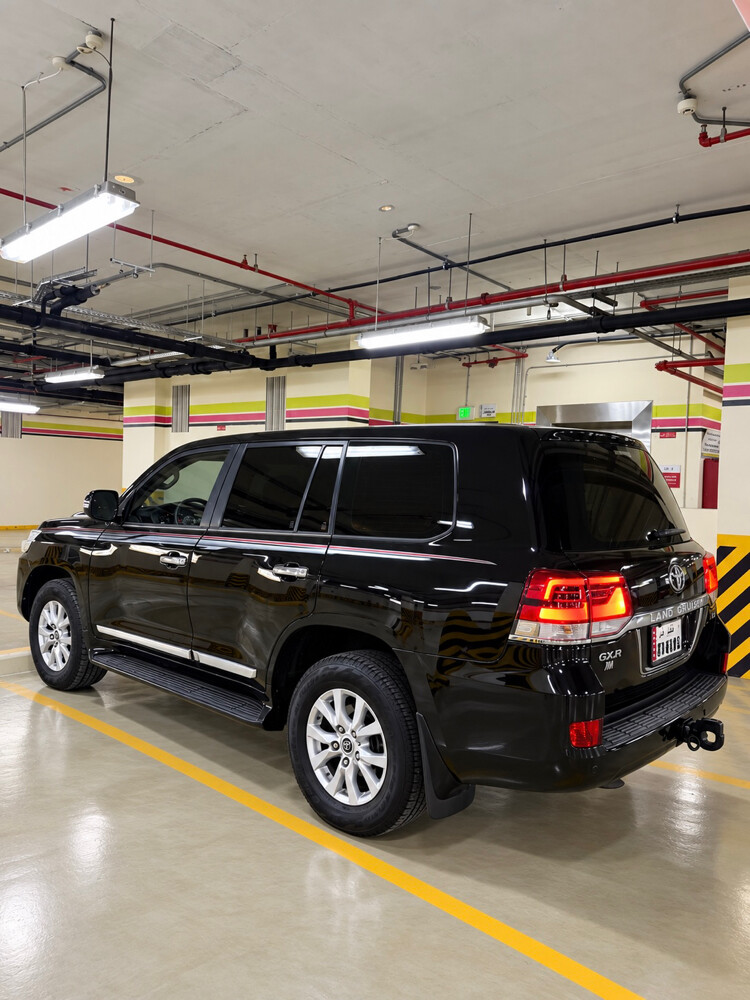 GXR 2018 V8 black colour - 5