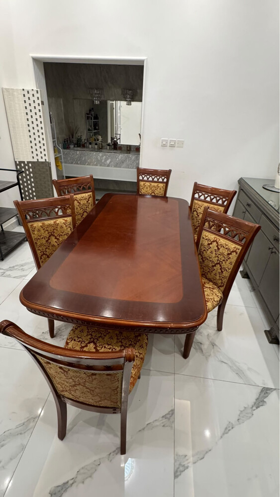 طاولة طعام مع ٦ كراسي - 2