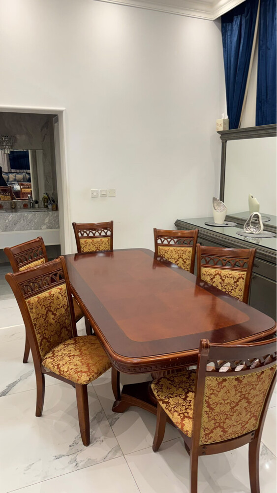 طاولة طعام مع ٦ كراسي - 4