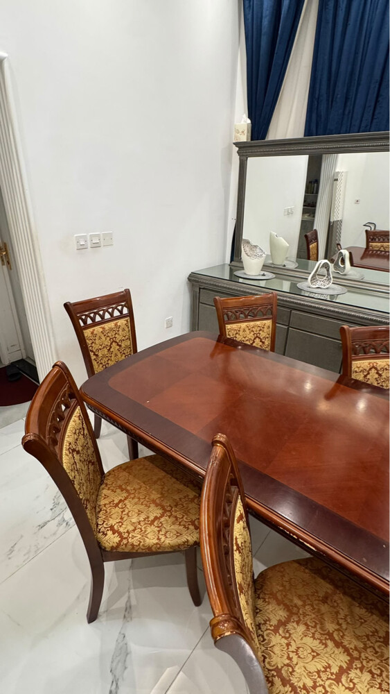طاولة طعام مع ٦ كراسي - 5