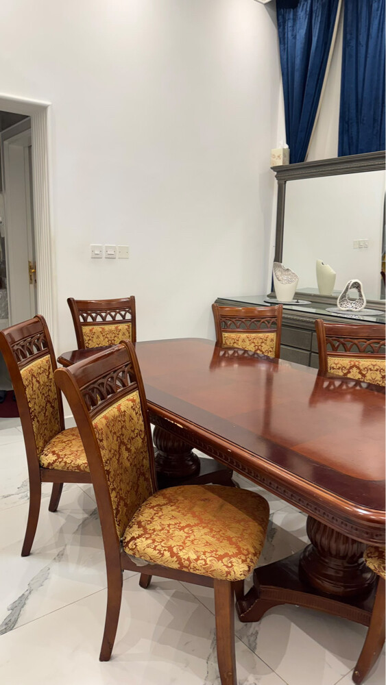طاولة طعام مع ٦ كراسي - 3