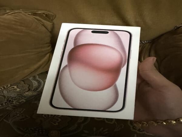 iPhone 15 Plus Pink 128GB - 3