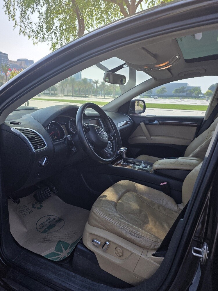 7-seat Audi Q7 – Full Option - 4