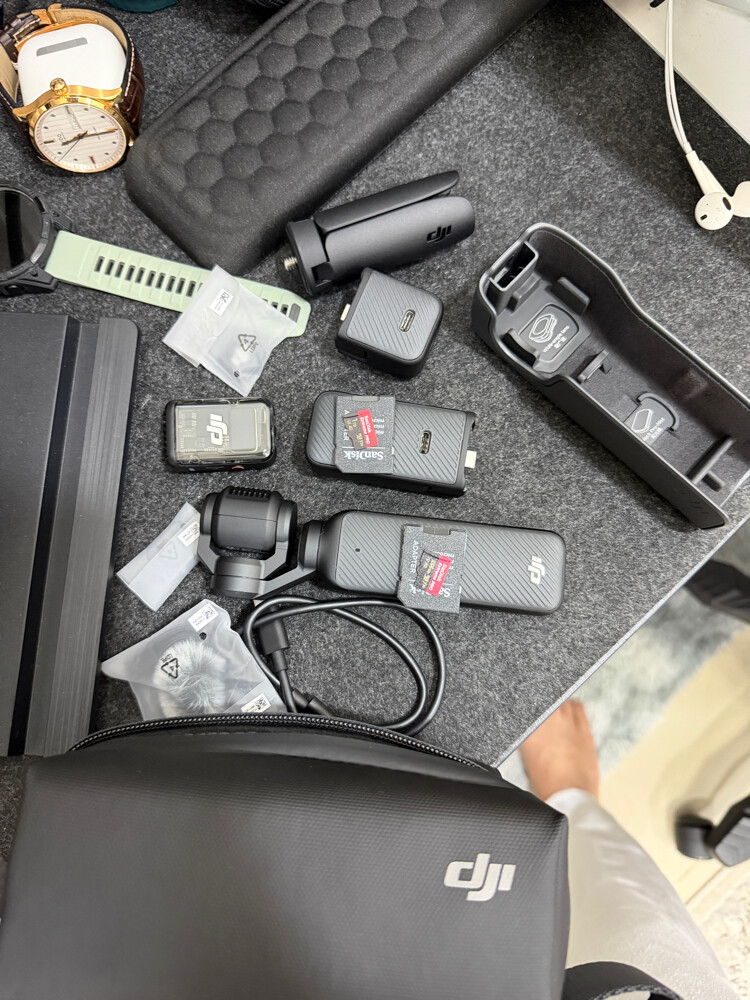 DJI Osmo Pocket 3 Creator Combo - 3