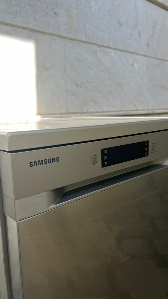 Samsung Dishwasher like new - 2