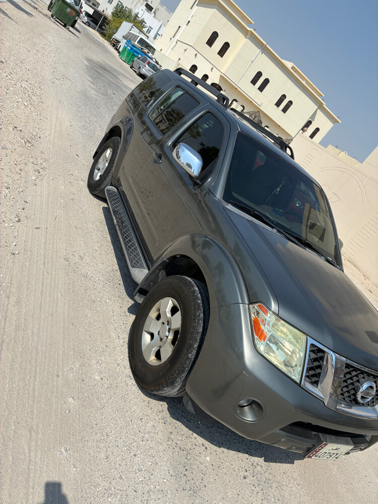 Nissan Pathfinder SE - Family Used - 3