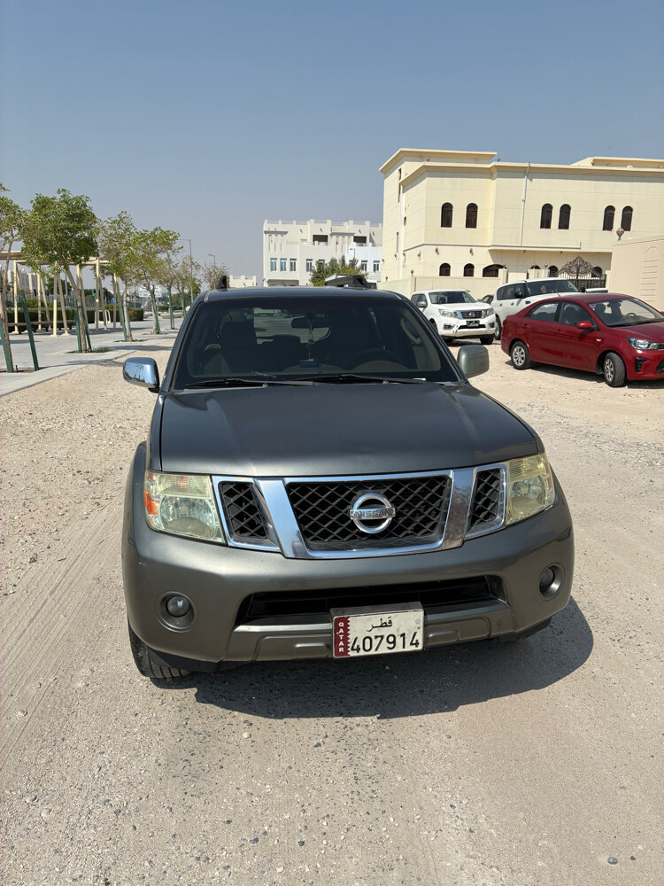 Nissan Pathfinder SE - Family Used - 1