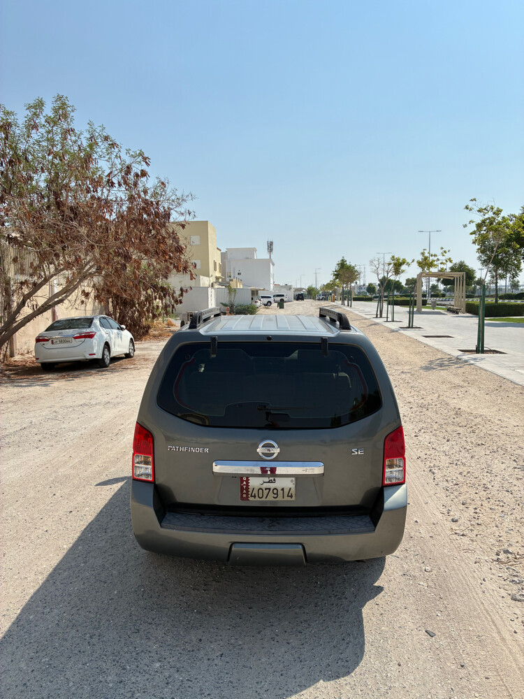 Nissan Pathfinder SE - Family Used - 7