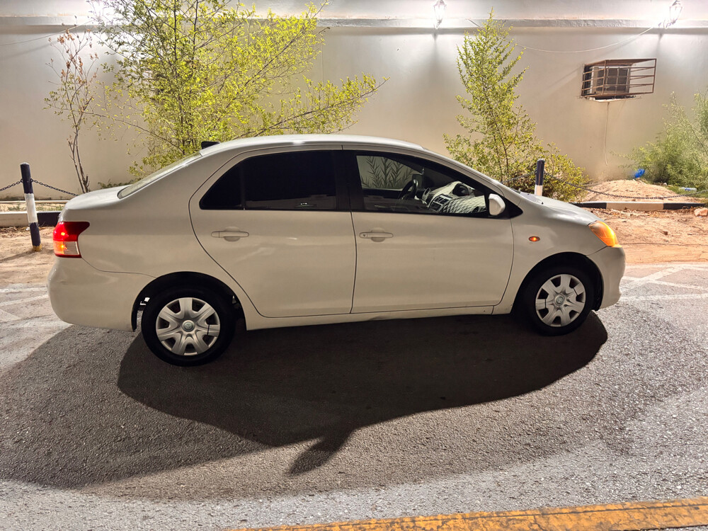 Toyota yeris - 9