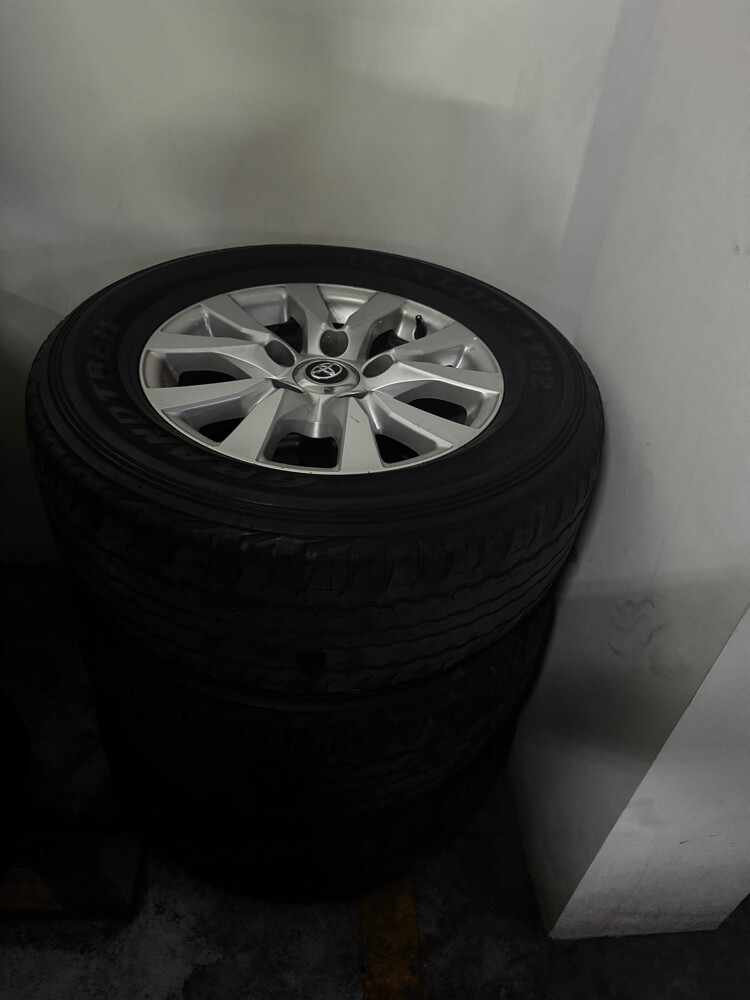 TOYOTA ORIGINAL RIMS WITH TYRES 04  - 3