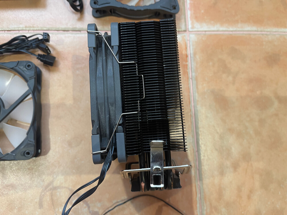 ARGB Fans and Heatsink - 7