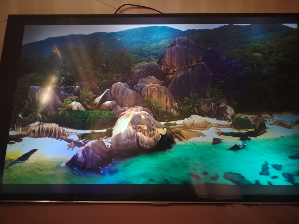 Samsung H5500 40-Inch Smart LED TV - 2