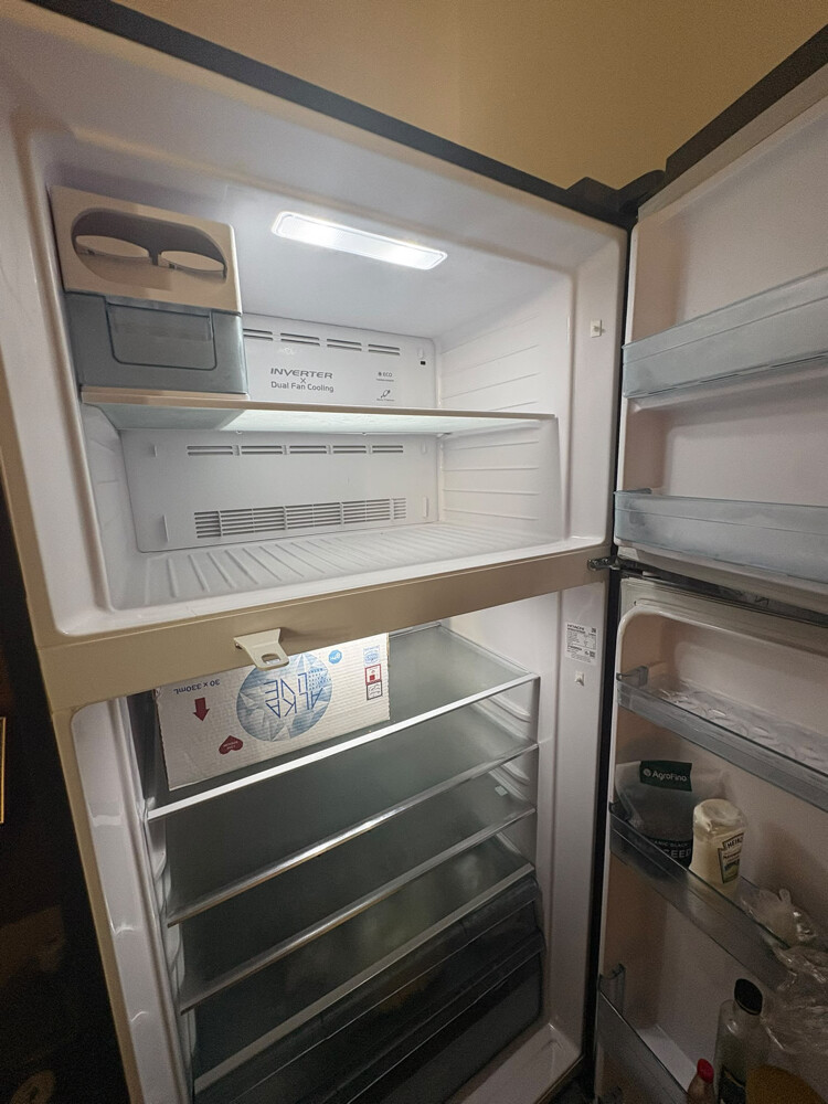 hitachi fridge - 1