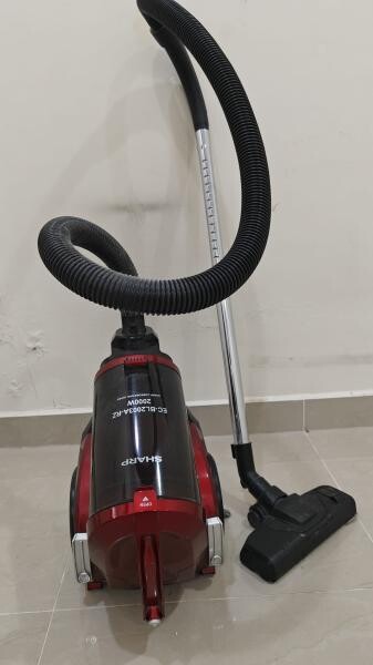Sharp 2000W Bagless Vacuum Cleaner - 1