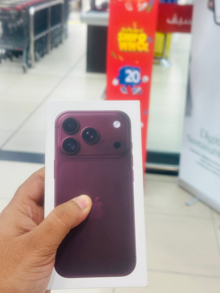 18 pro 256 gb Arabic - 1