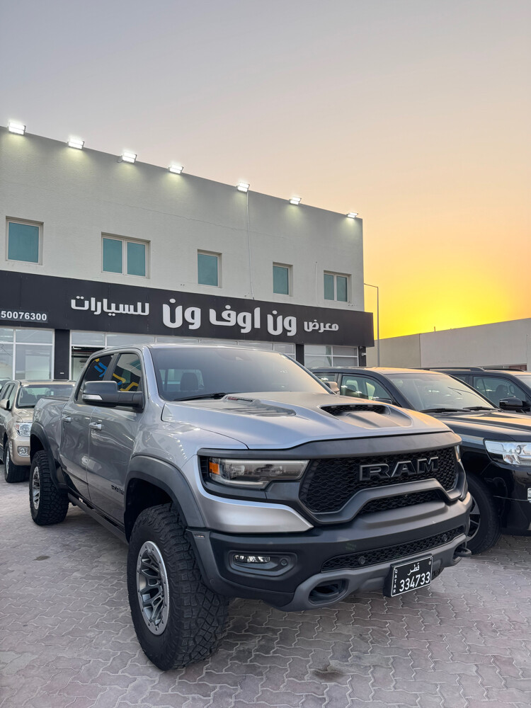 دوج رام تي ار اكس 2021 رمادي - 1