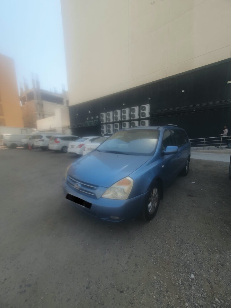  2009 Kia Carnival 2.7 V6  - 1