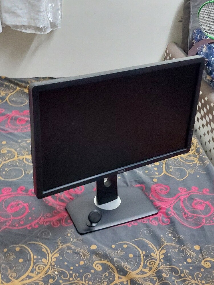 Dell 22" HD Monitor, Moveable Stand - 2