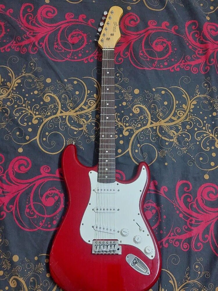 Stagg Stratocaster Guitar - Red - 1