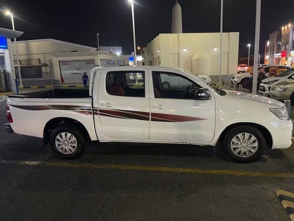 Hilux 2012 . Call 31264300 - 5