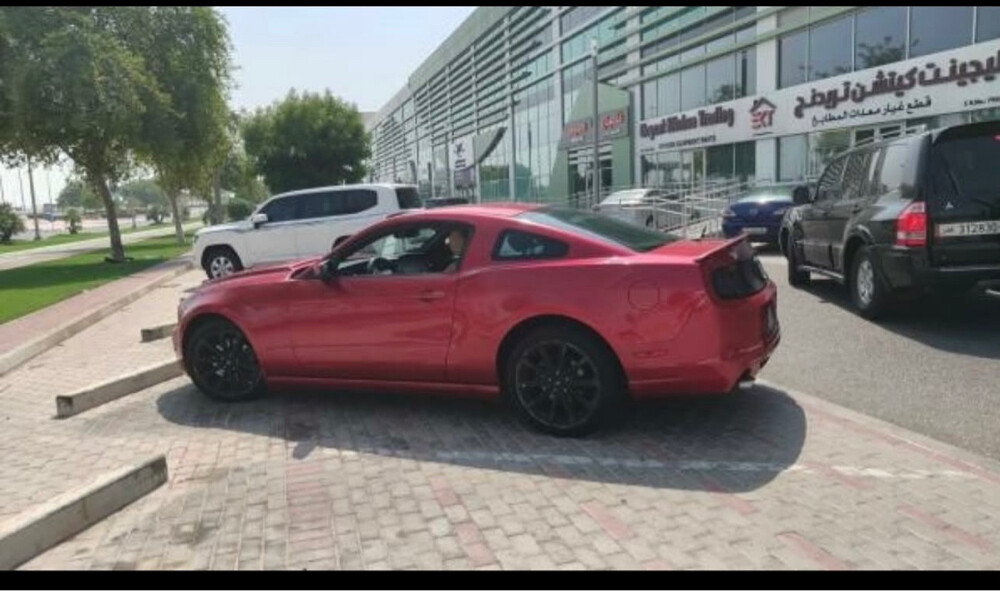 2013 Ford Mustang V6 Premium – 3.7L - 5