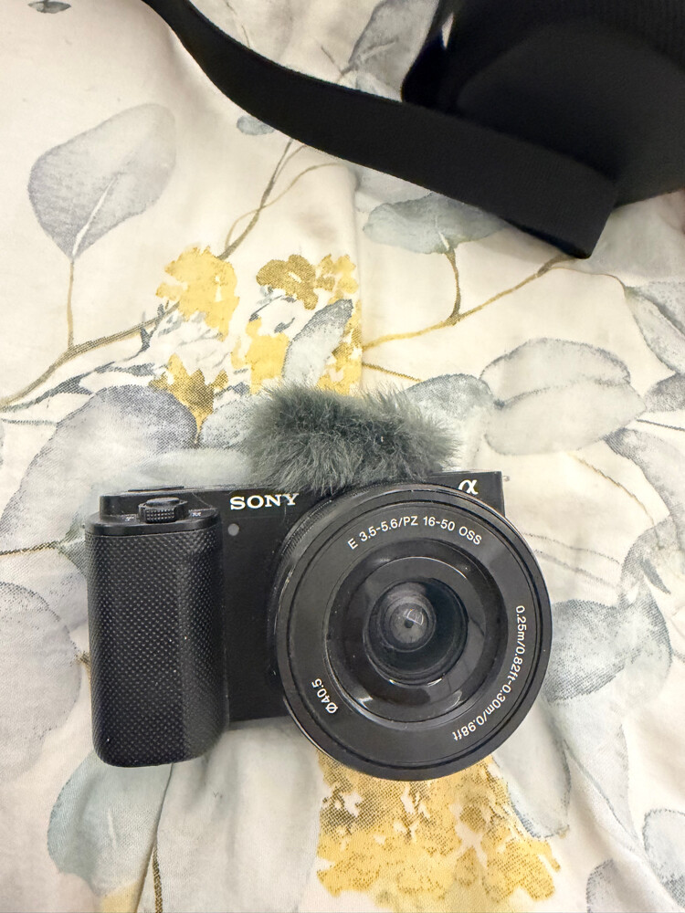 Sony E PZ 16–50mm F3.5–5.6 OSS - 1
