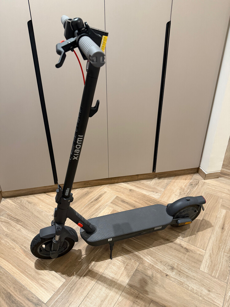 Xiaomi Scooter 5 + charger - 1