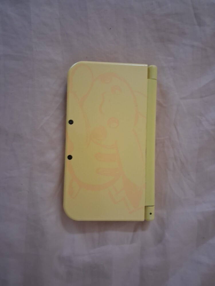 old nitendo pikach edution - 2
