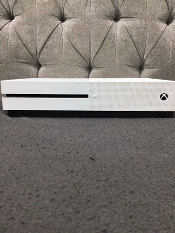 Xbox one s slim - 2