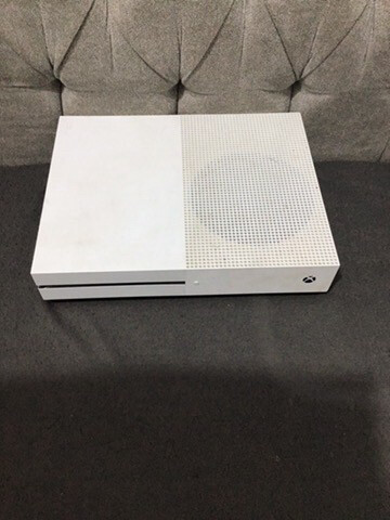 Xbox one s slim - 1