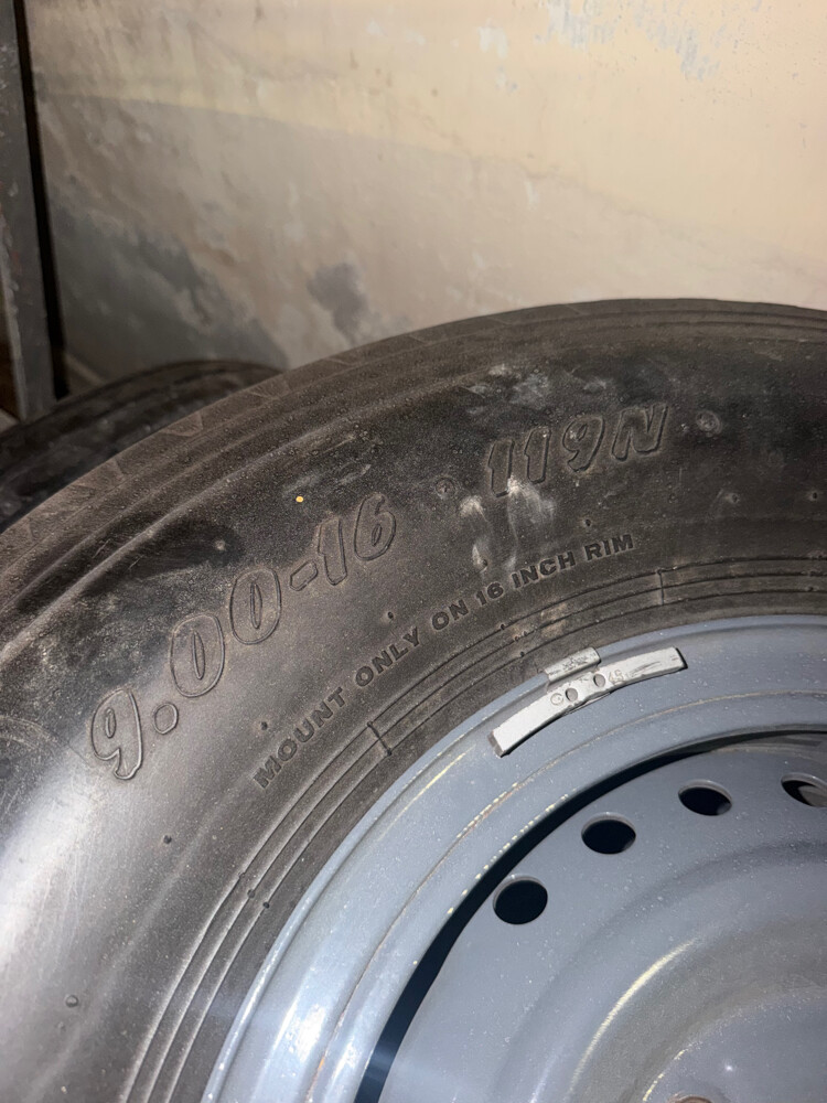 Maxxis Desert maxx 5 tires/16in Rim - 3
