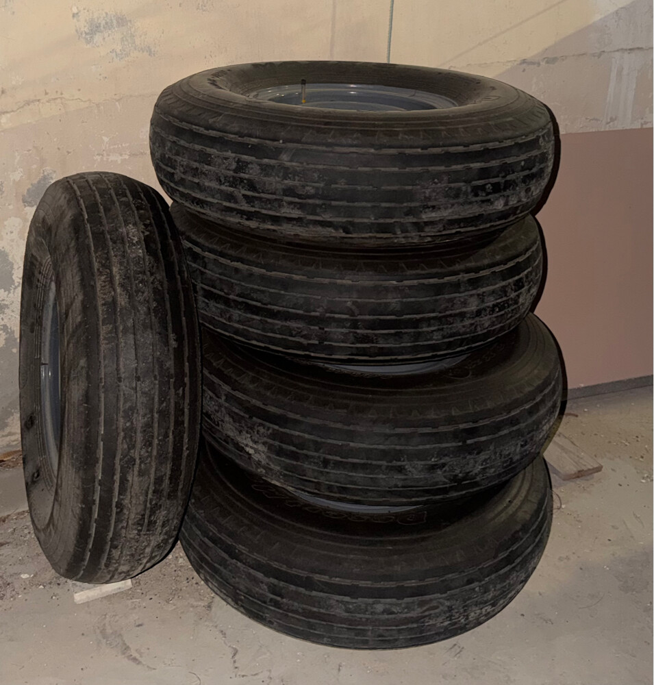 Maxxis Desert maxx 5 tires/16in Rim - 1