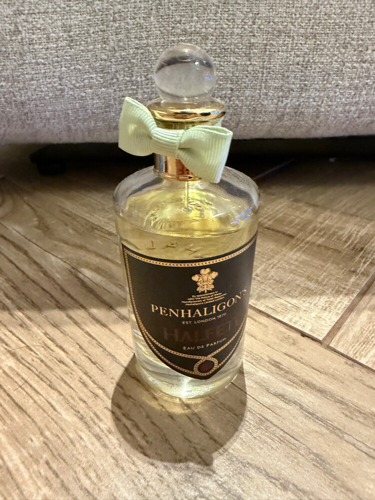 different perfumes. niche included - 10