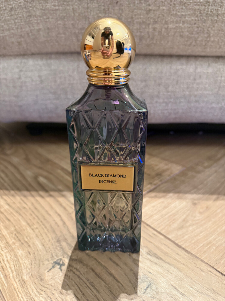 different perfumes. niche included - 6