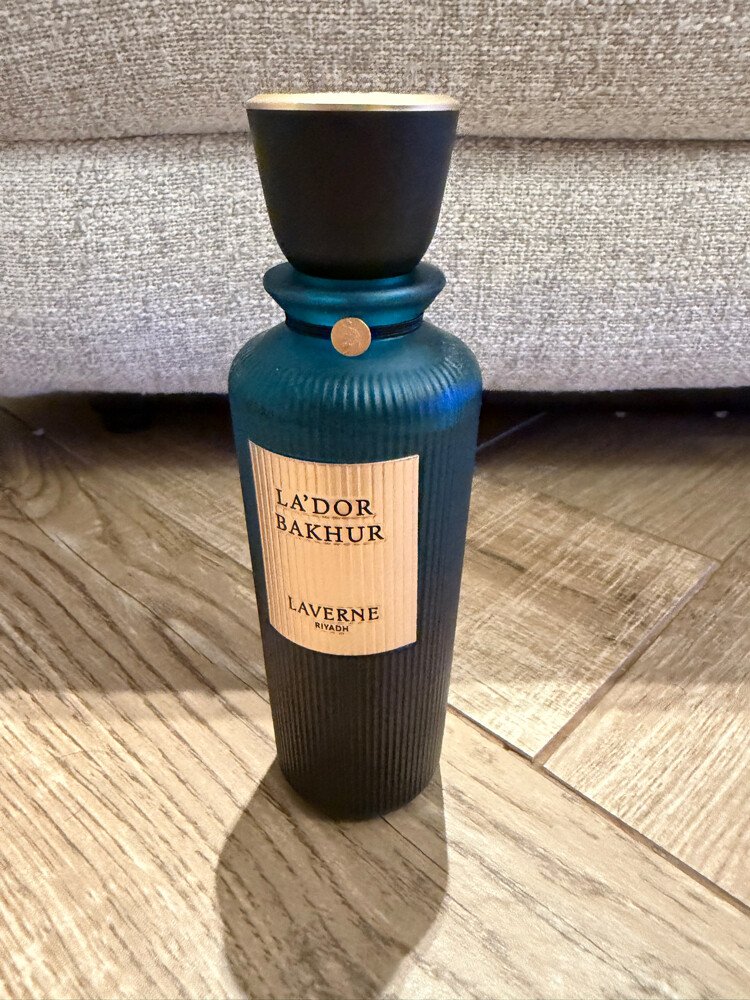 different perfumes. niche included - 8