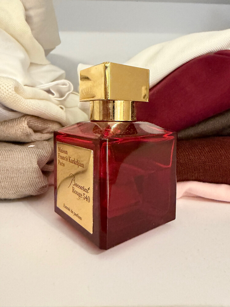 different perfumes. niche included - 3