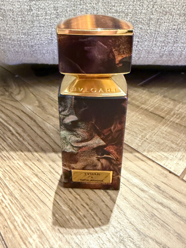 different perfumes. niche included - 9
