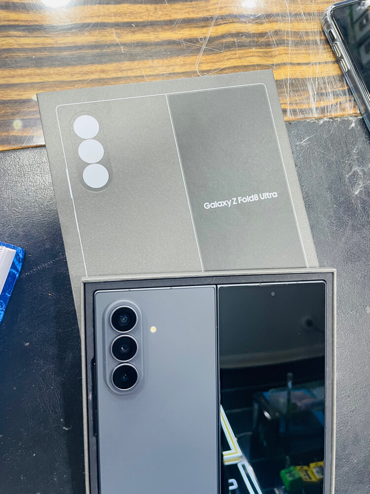 Samsung z fold 8 ultra 256 GB  - 1