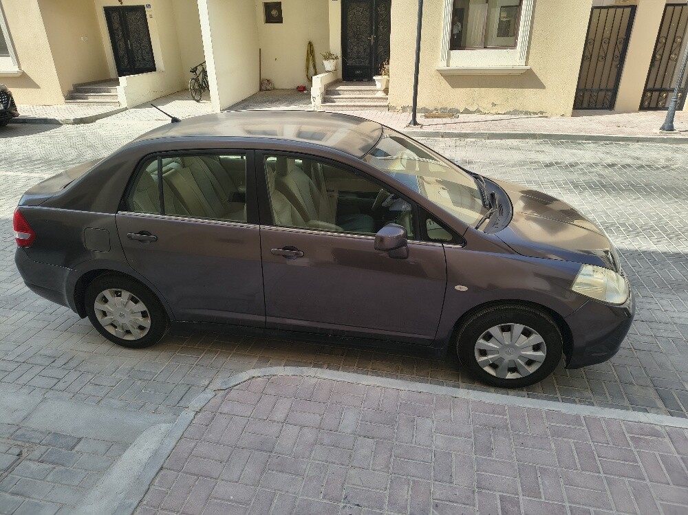 nissan tiida - 9