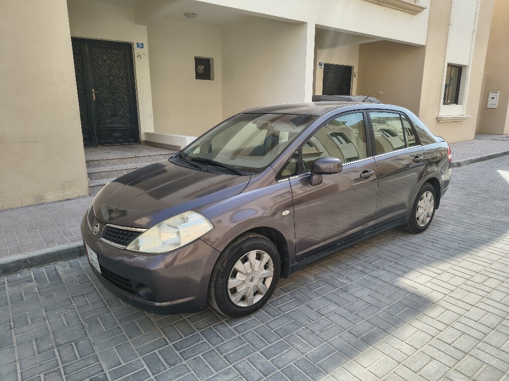 nissan tiida - 7