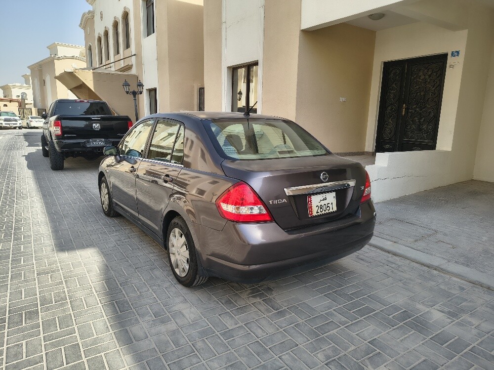 nissan tiida - 4