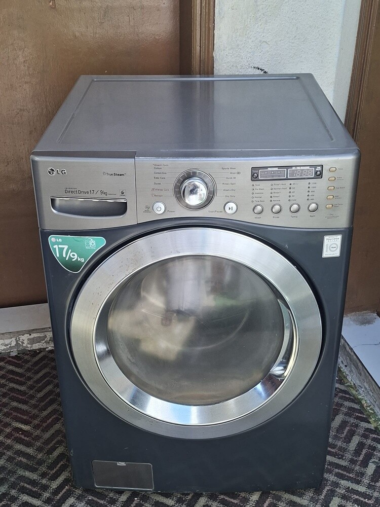 LG 17/9kg 2in1 like new good condit - 1