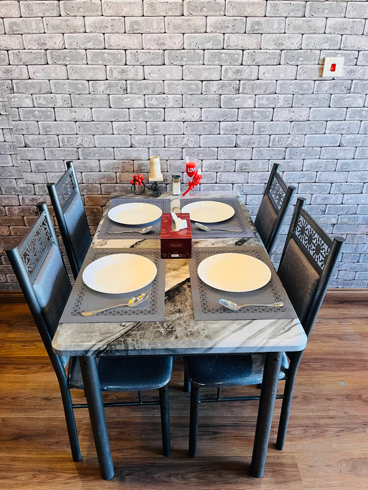 4 chair +1table for sell - 1