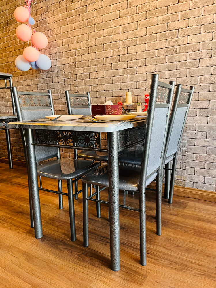 4 chair +1table for sell - 2